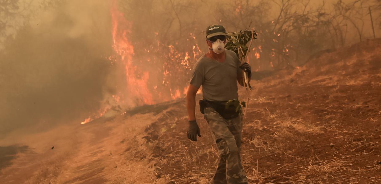 Πυρκαγιές: Ψυχολόγοι και κοινωνικοί λειτουργοί μεταβαίνουν σε Ηλεία και Αιδηψό