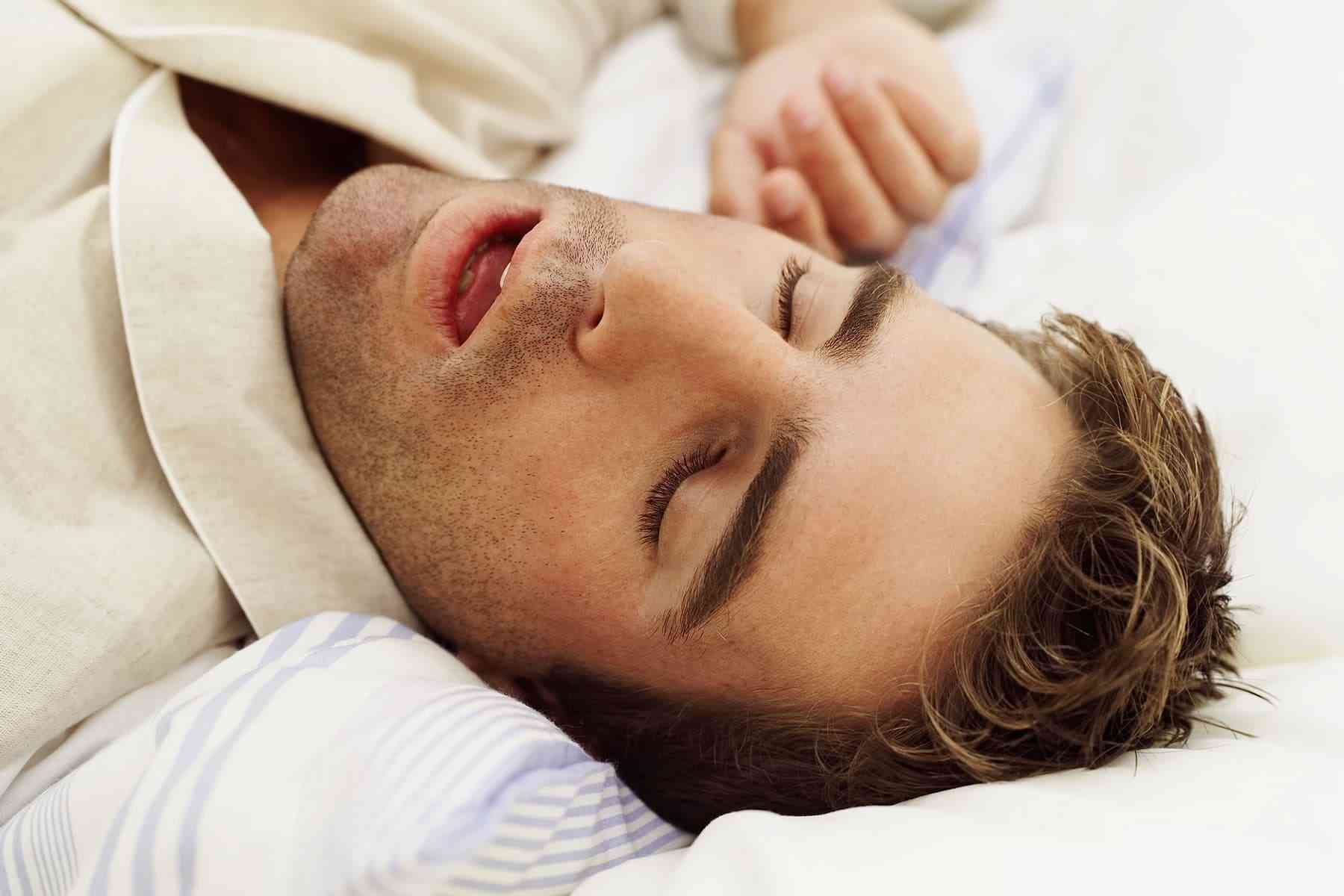 Ύπνική άπνοια: Οι παράγοντες κινδύνου που πρέπει να ξέρετε