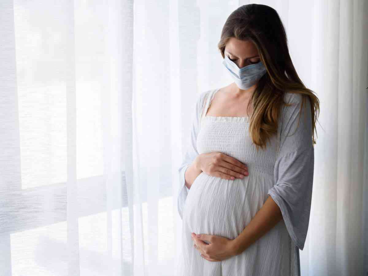 Εγκυμοσύνη: Γιατί τα μωρά κλωτσάνε στην κοιλιά
