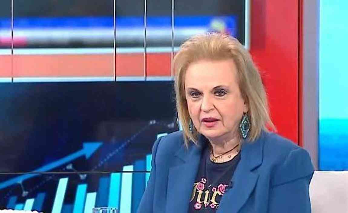 Ματίνα Παγώνη: “Δεν πετάμε τις μάσκες τουλάχιστον μέχρι το καλοκαίρι”