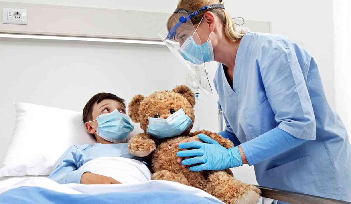 παιδί στο νοσοκομείο με Σύνδρομο MISC που προκαλεί ο κορωνοϊός
