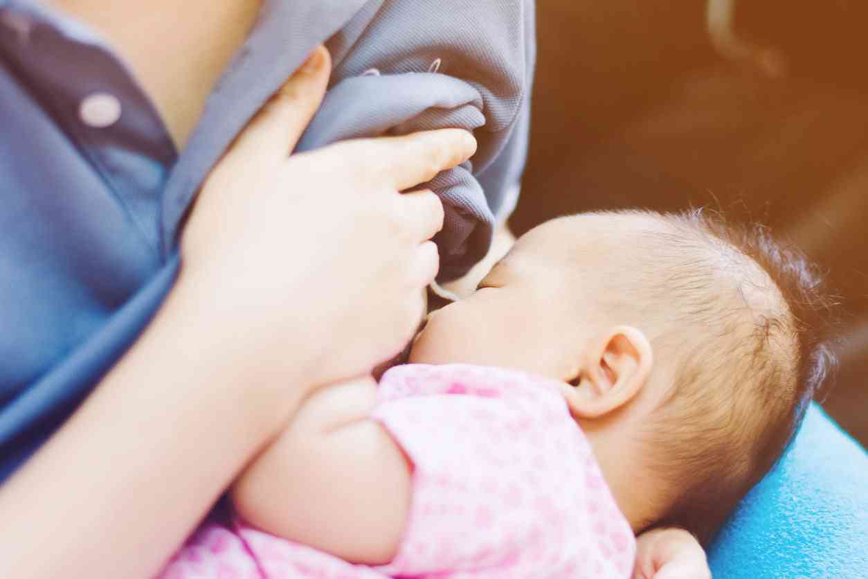 Θηλασμός: Πόσο παραμένει η νικοτίνη στο μητρικό γάλα