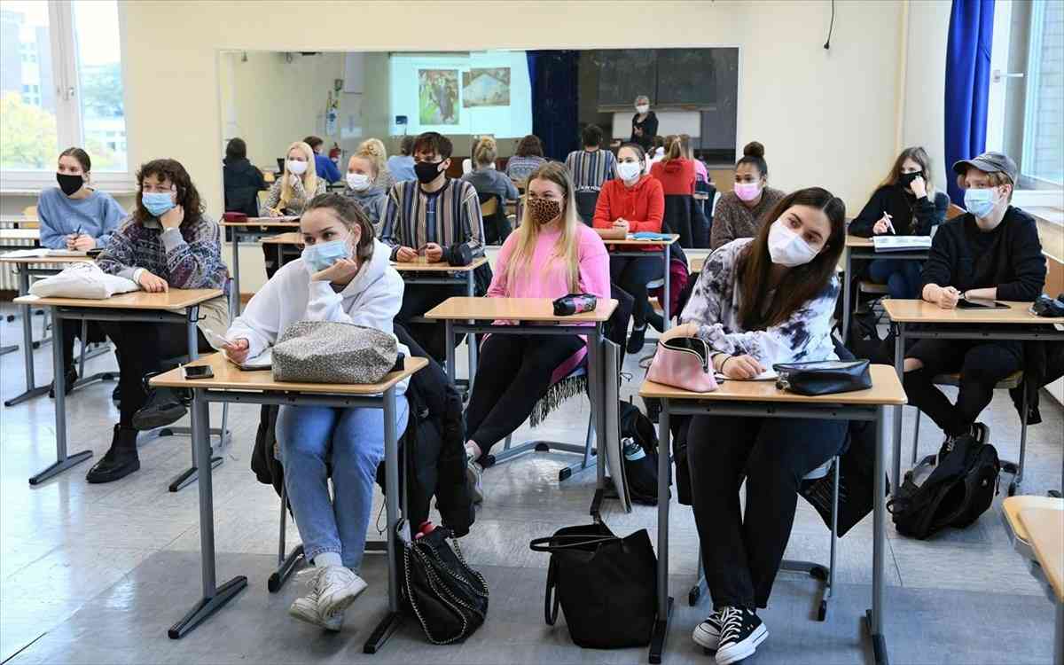 Χωρίς self test, αλλά με μάσκες η επιστροφή στα σχολεία – Τι γίνεται σε περίπτωση κρούσματος