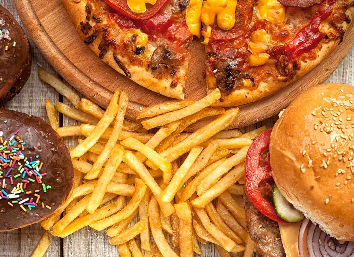 Junk food: Οι διαφορές με την μεσογειακή διατροφή για την υγεία μας