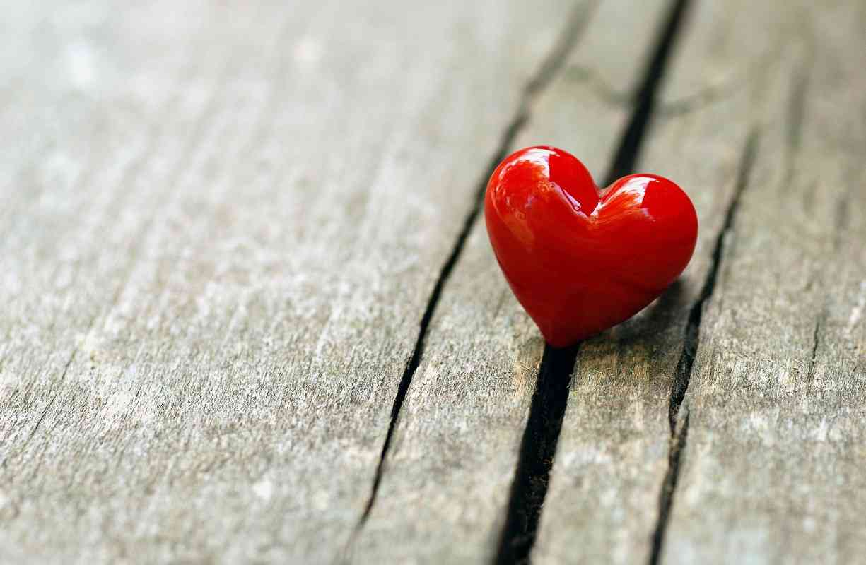 Καρδιά: Πώς την θεραπεύει κυριολεκτικά ο έρωτας