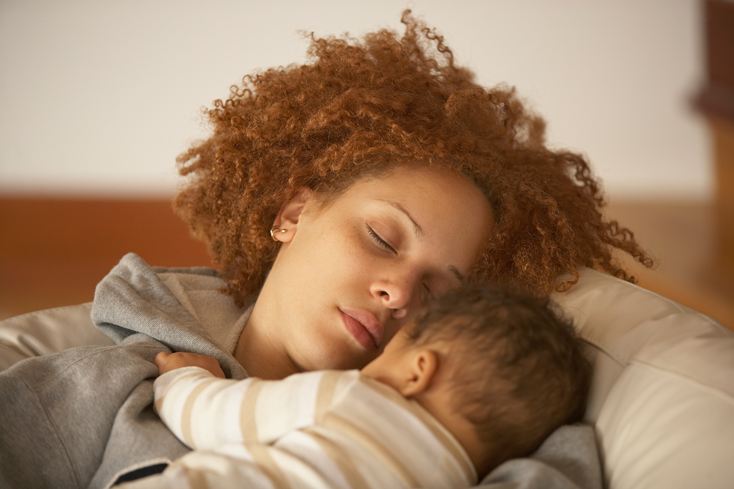 Μητέρες: Η γονική άδεια προστατεύει την ψυχική τους υγεία