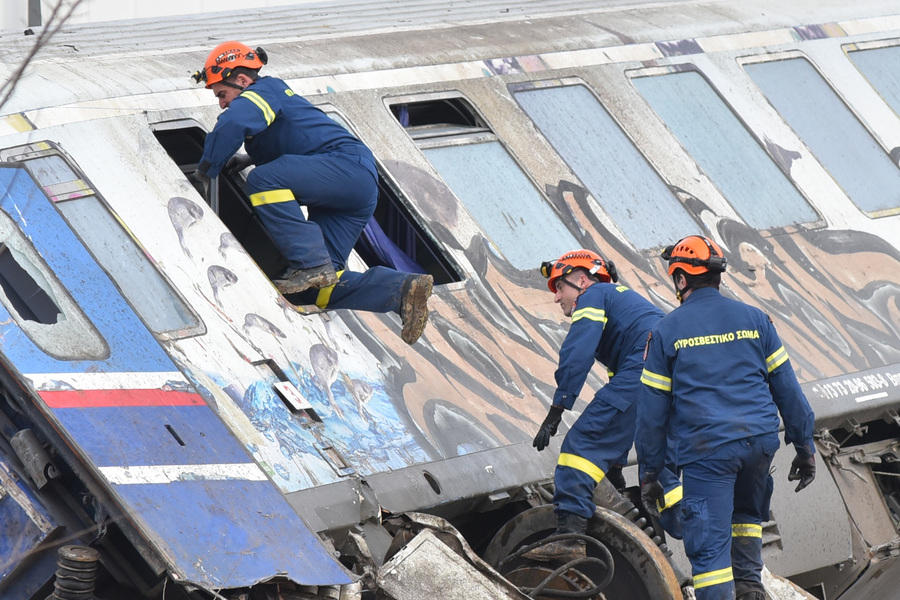 Στις 3.500 ευρώ η δημόσια δαπάνη για την κηδεία κάθε θύματος της τραγωδίας των Τεμπών