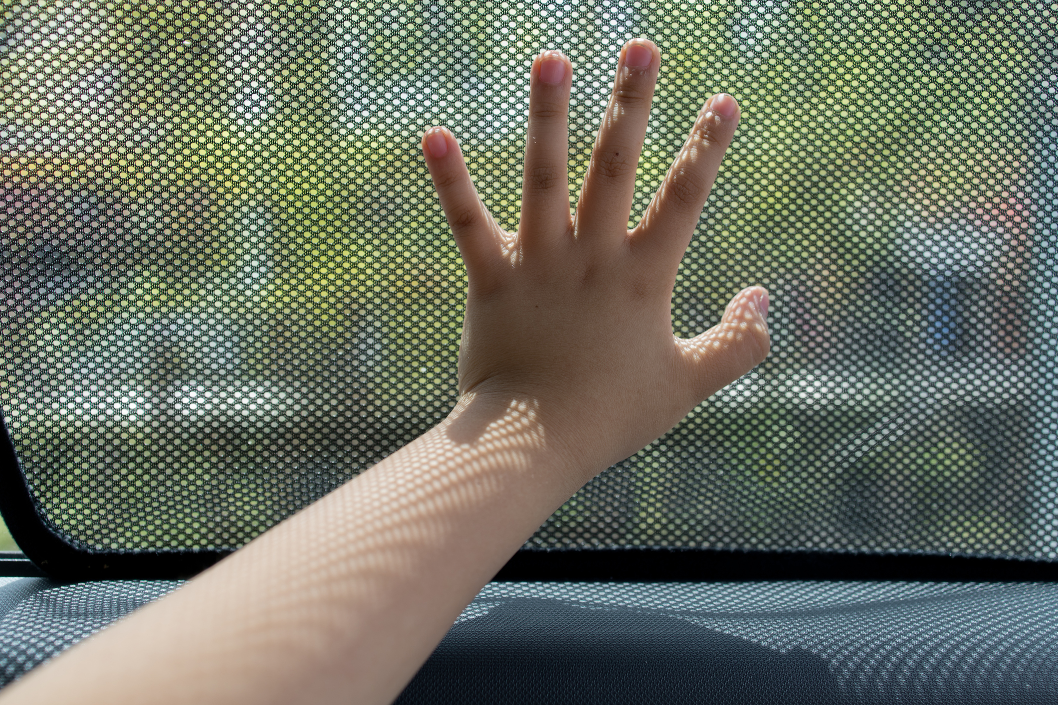 3-5 φορές περισσότερο από του ενηλίκου αυξάνεται ο κίνδυνος θερμοπληξίας στα παιδιά που αφήνονται σε κλειστά αυτοκίνητα