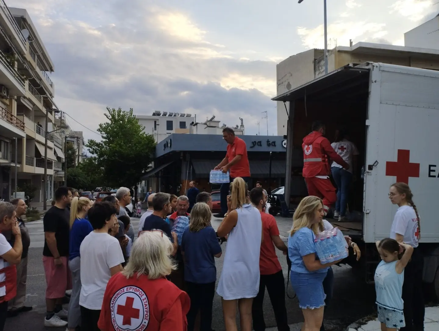 Αλυσίδα αλληλεγγύης στους πλημμυροπαθείς: Η ιατρική σχολή αναλαμβάνει την περίθαλψη ασθενών, παροχές & υπηρεσίες από Φορείς της Υγείας