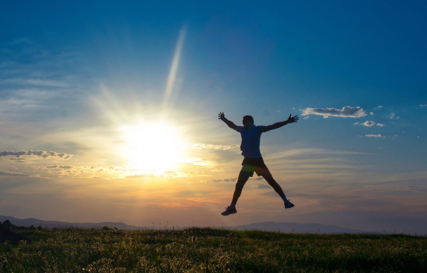 Ευτυχία: Οι 7 απλές συνήθειες για να την αισθανθείτε