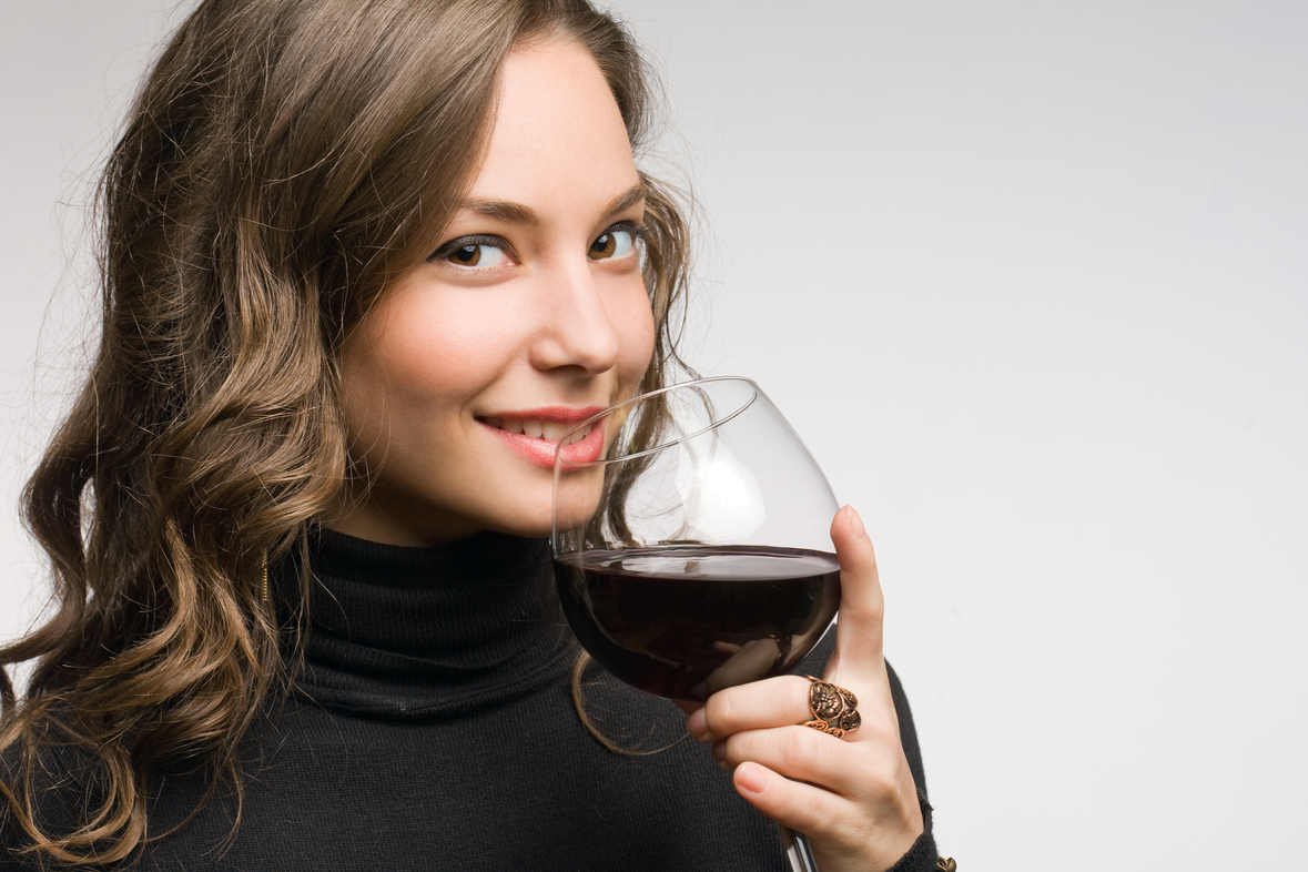 Δόντια: Πώς θα τα κρατήσετε λευκά μετά από το κρασί