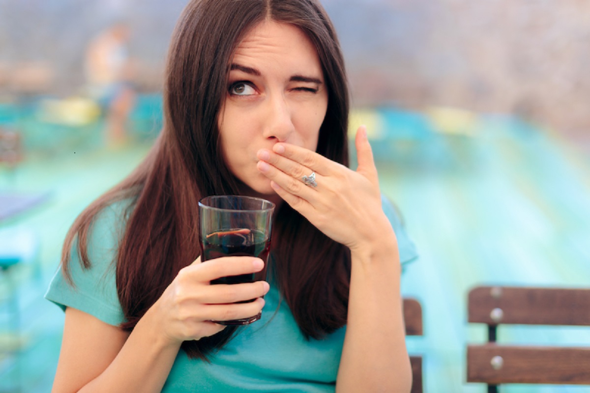 Αλκοόλ: Γιατί αν πιούμε παραπάνω μας φέρνει λόξυγγα