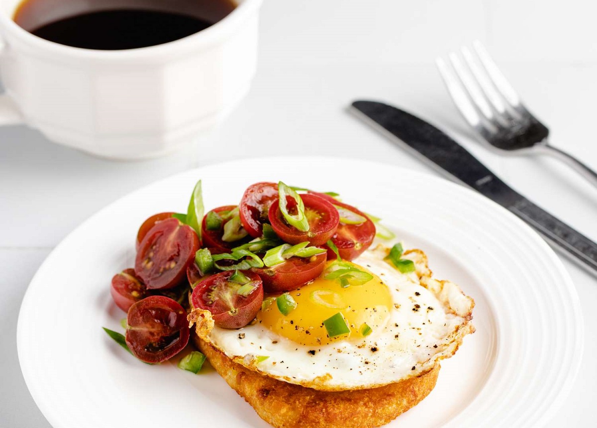 Πρωινό: Γιατί να μην τρώμε αυγά με τον καφέ ή το τσάι μας
