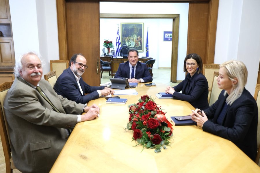 Συνάντηση Γεωργιάδη με τον πρόεδρο του ΕΟΔΥ για την πορεία του κορονοϊού και των λοιμώξεων