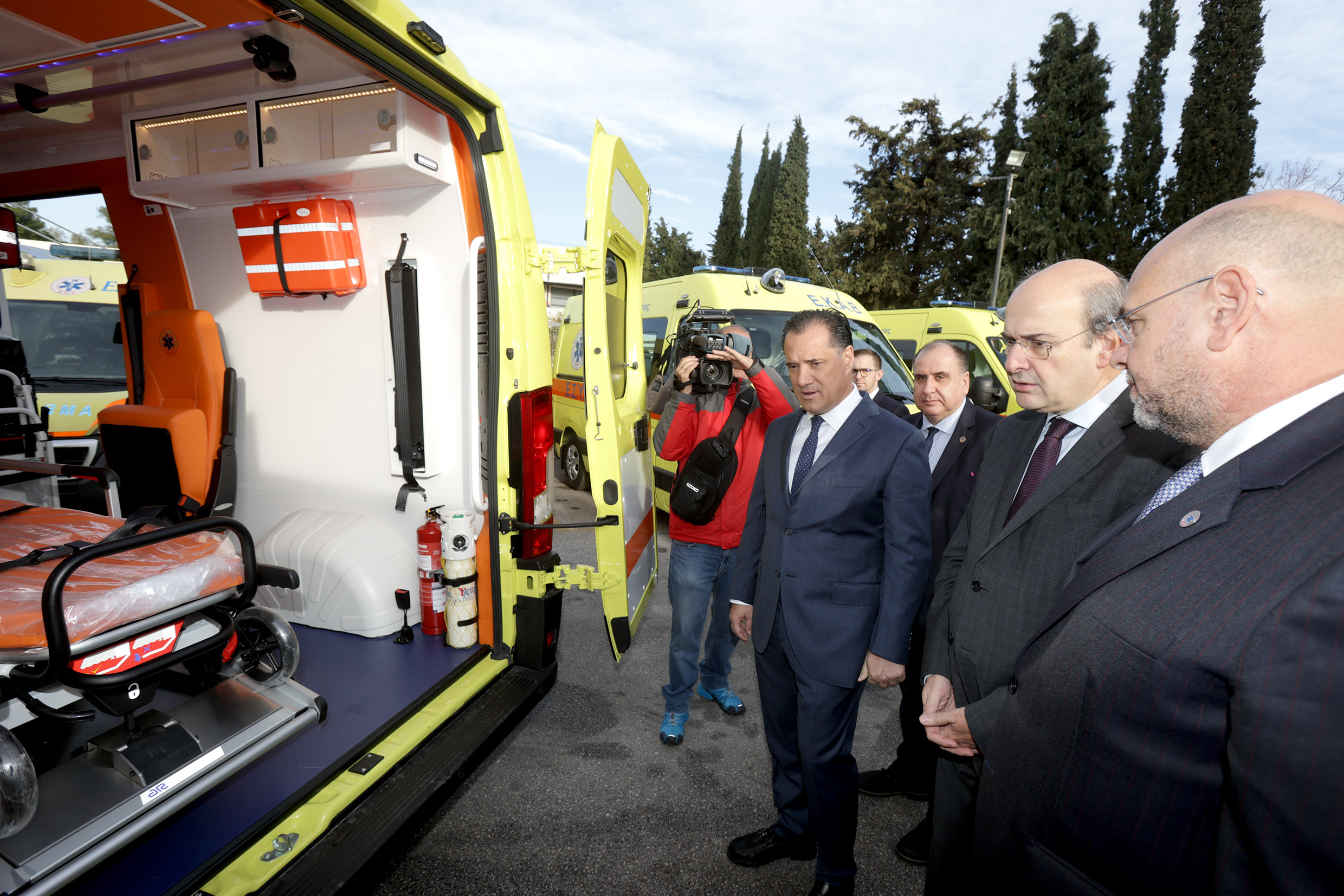 Δωρεά 10 ασθενοφόρων από το υπουργείο Οικονομικών στο ΕΚΑΒ – Συνεργασία μεταξύ των δύο υπουργείων