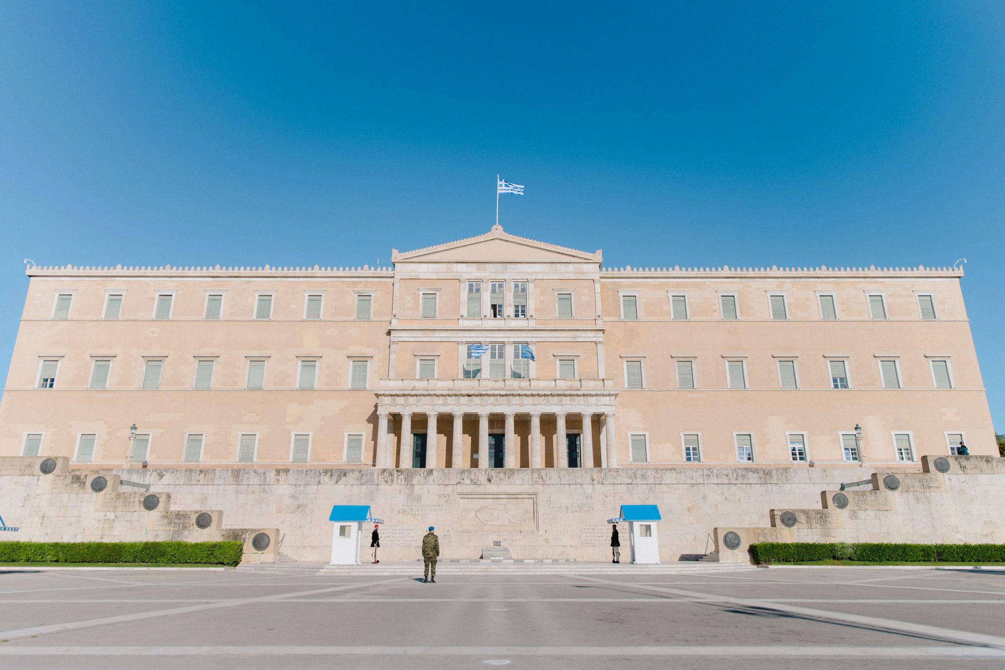 Νομοσχέδιο για την ισότητα στον πολιτικό γάμο: Ξεκινά σήμερα στη Βουλή η συζήτηση – Ξεπέρασαν τις 7.000 τα σχόλια στη διαβούλευση