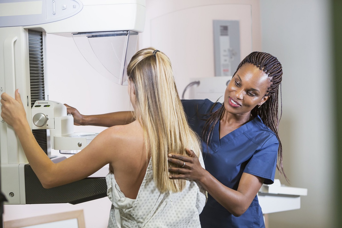 Μαστογραφία: Πότε πρέπει να αρχίσουν να κάνουν οι γυναίκες
