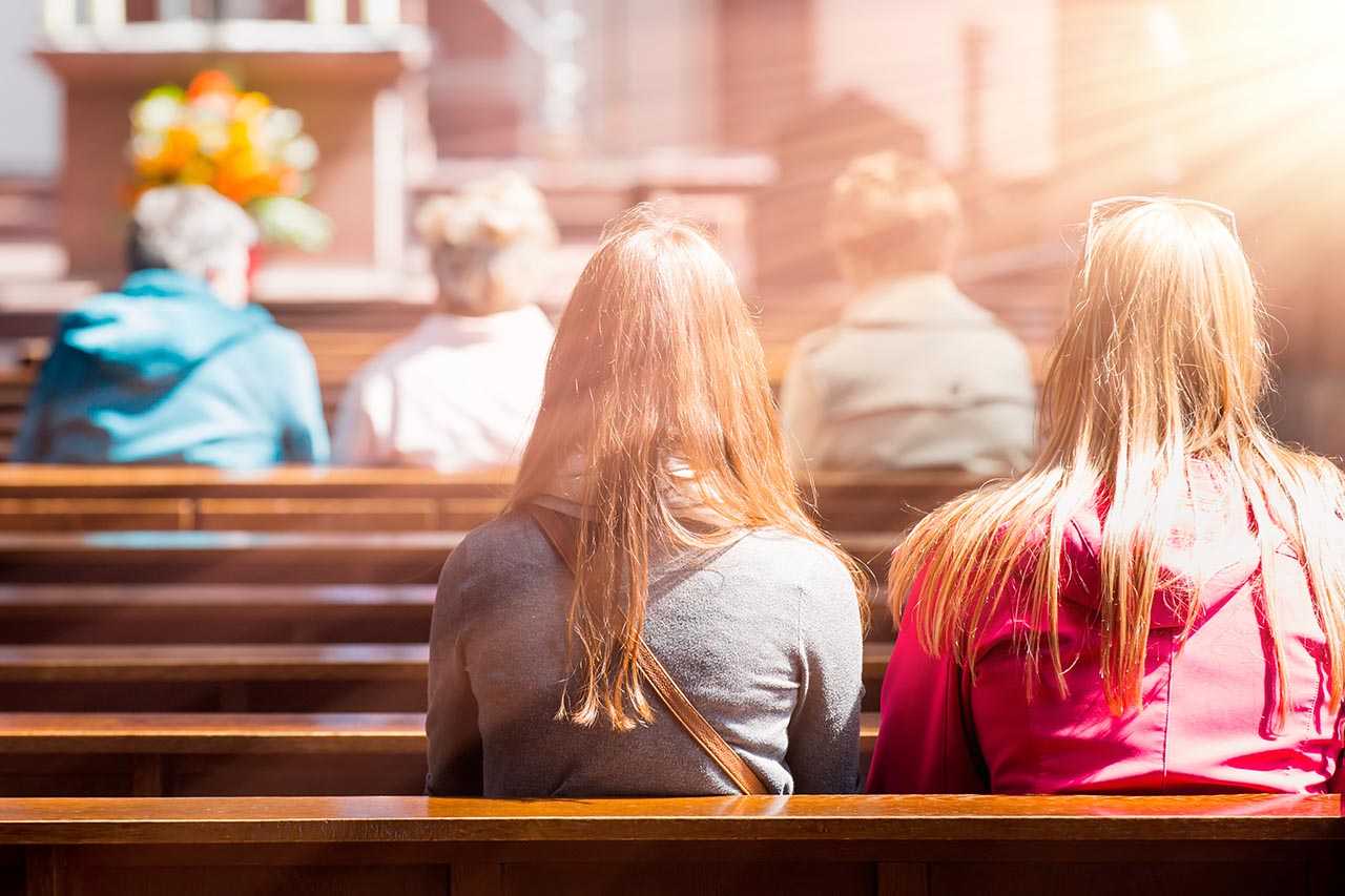 Ψυχική υγεία: Καλύτερη για τους άνω των 50 που πηγαίνουν συχνά εκκλησία