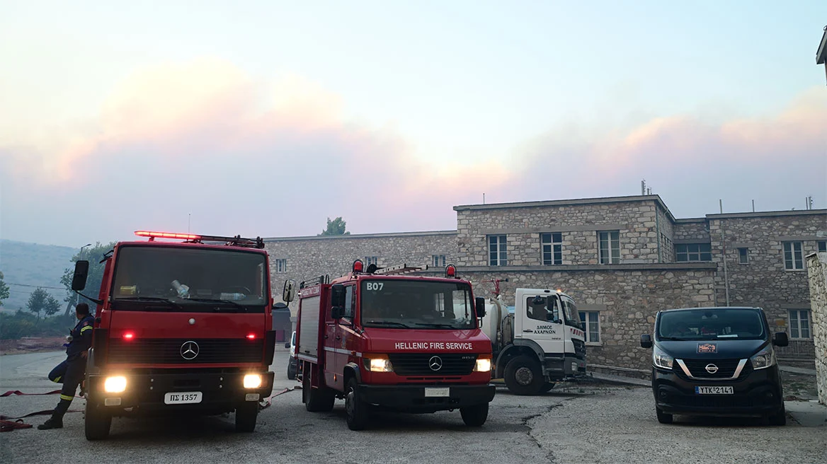 Μεγάλη πυρκαγιά στη νοτιοανατολική Αττική: Εκκενώθηκε το Παίδων Πεντέλης, τα παιδιά μεταφέρθηκαν σε «Αγλαΐα Κυριακού» και «Αγία Σοφία»