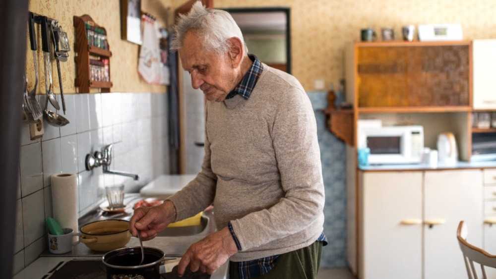 Eurostat: Σχεδόν το 9% του πληθυσμού στην ΕΕ δεν μπορεί να αντέξει οικονομικά ένα κανονικό γεύμα – H θέση της Ελλάδας