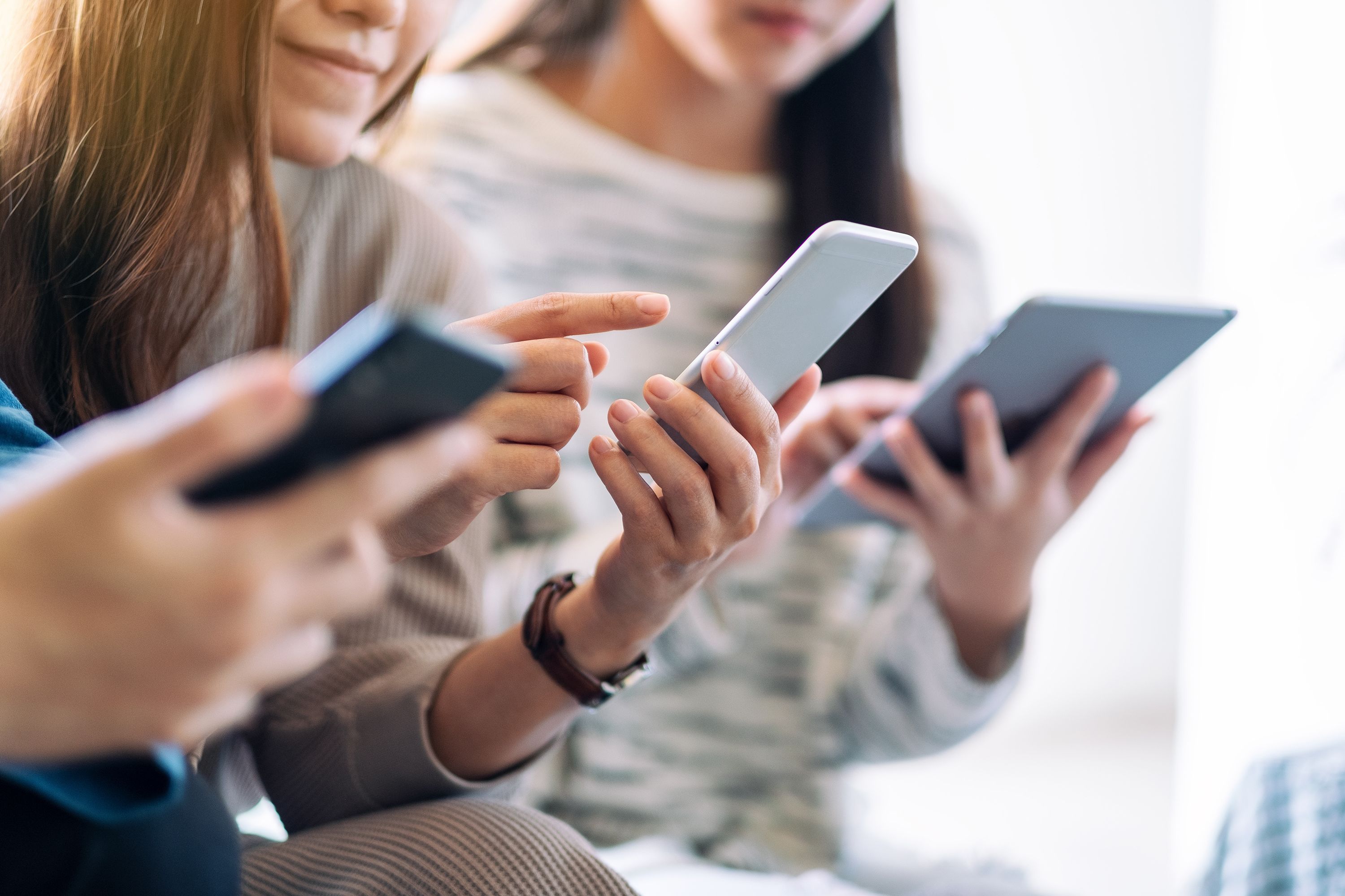 Social media: Σχεδόν 1 στους 2 εφήβους κάνει προβληματική χρήση